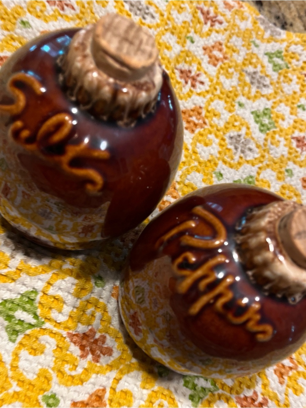 Vintage Hull Brown Glaze Drip Ware Salt Pepper Shakers Set with Original Cork - Picture 6 of 7